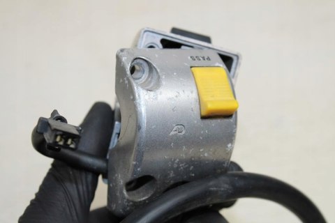 SUZUKI VZ800 MARUDER PRZEŁĄCZNIK LEWY ŚWIATEŁ