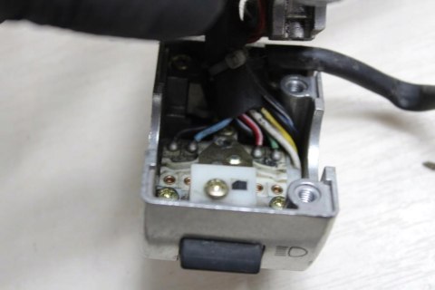 SUZUKI VZ800 MARUDER PRZEŁĄCZNIK LEWY ŚWIATEŁ