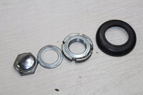 SUZUKI VZ800 MARUDER ŚRUBY NAKRĘTKI PÓŁKI DOLNEJ