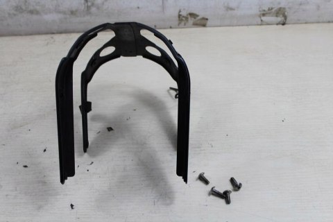 SUZUKI VZ800 MARUDER STELAŻ UCHWYT BŁOTNIKA PRZÓD