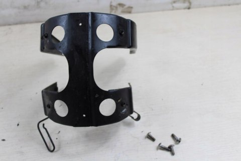 SUZUKI VZ800 MARUDER STELAŻ UCHWYT BŁOTNIKA PRZÓD