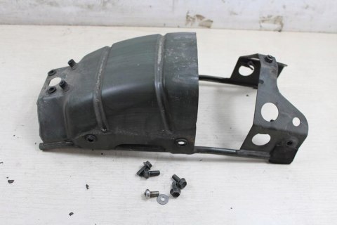 SUZUKI VZ800 MARUDER STELAŻ UCHWYT BŁOTNIKA TYŁ