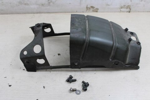 SUZUKI VZ800 MARUDER STELAŻ UCHWYT BŁOTNIKA TYŁ