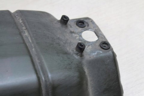 SUZUKI VZ800 MARUDER STELAŻ UCHWYT BŁOTNIKA TYŁ