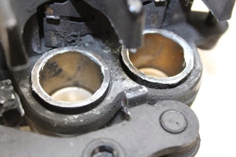 SUZUKI VZ800 MARUDER ZACISK HAMULCOWY PRZÓD PRAWY