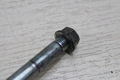 KAWASAKI VN1500 VULCAN OŚKA KOŁA FELGI PRZÓD
