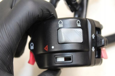SUZUKI DL650 V-STROM PRZEŁĄCZNIK LEWY ŚWIATEŁ
