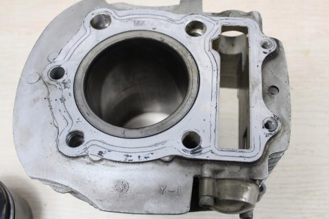 YAMAHA XV700 56E 1RR CYLINDER TYŁ TYLNY + TŁOK