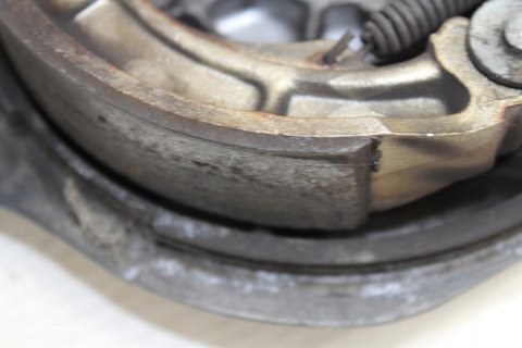 SUZUKI GS550L BĘBEN HAMULCOWY TYŁ SZCZĘKI
