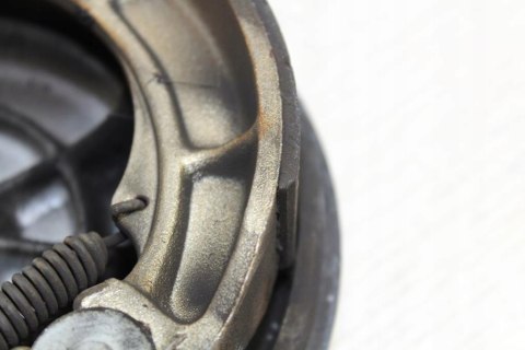SUZUKI GS550L BĘBEN HAMULCOWY TYŁ SZCZĘKI