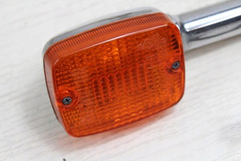 SUZUKI GS550L KIERUNKOWSKAZ LEWY PRZÓD