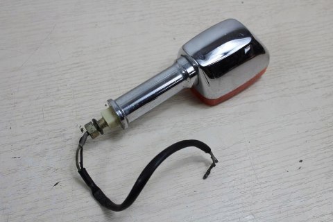 SUZUKI GS550L KIERUNKOWSKAZ LEWY PRZÓD