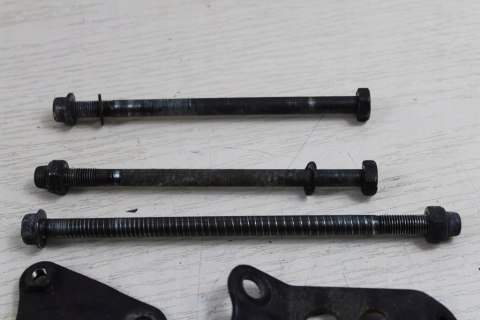 SUZUKI GS550L MOCOWANIA UCHWYTY SILNIKA ŚRUBY