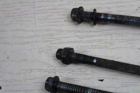 SUZUKI GS550L MOCOWANIA UCHWYTY SILNIKA ŚRUBY