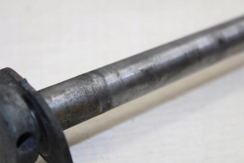 SUZUKI GS550L OŚ KOŁA TYŁ ŚRUBA 17MM 315MM