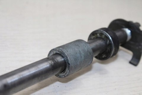 SUZUKI GS550L OŚ KOŁA TYŁ ŚRUBA 17MM 315MM