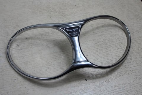 TRIUMPH TROPHY 1200 RAMKA REFLEKTORA CHROM PRZÓD