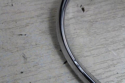 TRIUMPH TROPHY 1200 RAMKA REFLEKTORA CHROM PRZÓD