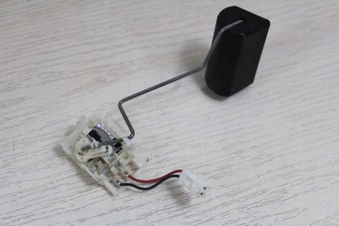 YAMAHA FZ6 N RJ07 CZUJNIK POZIOMU PALIWA PŁYWAK