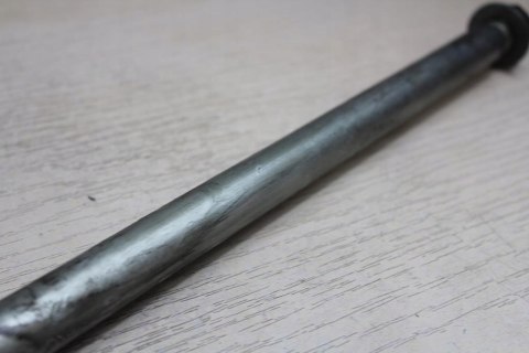 YAMAHA FZ6 N RJ07 OŚ SRUBA WAHACZA 20MM 325MM