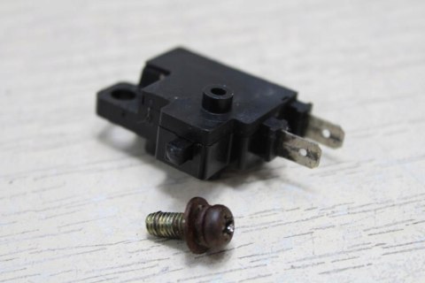 YAMAHA FZ6 N RJ07 CZUJNIK STOP HAMULCA PRZÓD