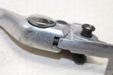 YAMAHA FZ6 N RJ07 KLAMKA HAMULCOWA PRZÓD PRAWA