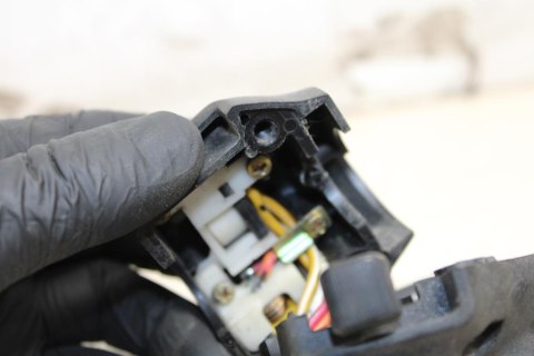 SUZUKI SV650 S K2 PRZEŁĄCZNIK LEWY ŚWIATEŁ NA KIER