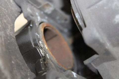 SUZUKI SV650 S K2 ZACISK HAMULCOWY TYŁ JARZMO