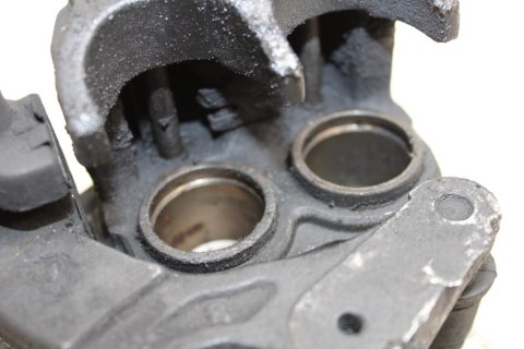 HONDA GL1500 SC22B ZACISK HAMULCOWY PRAWY PRZÓD