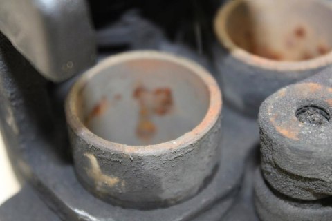 HONDA GL1500 SC22B ZACISK HAMULCOWY TYŁ JARZMO