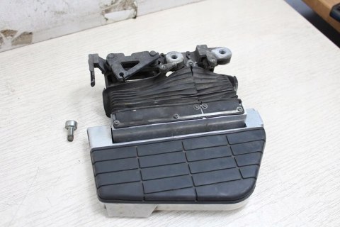 HONDA GL1500 SC22B SET TYŁ PRAWY PODNÓŻEK PODEST