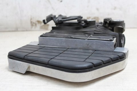 HONDA GL1500 SC22B SET TYŁ PRAWY PODNÓŻEK PODEST