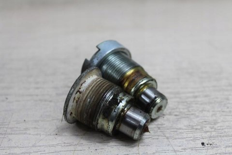 HONDA GL1500 SC22B ŚRUBY WAHACZA