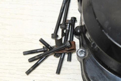 KAWASAKI GPX600 R DEKIEL POKRYWA SPRZĘGŁA PRAWA