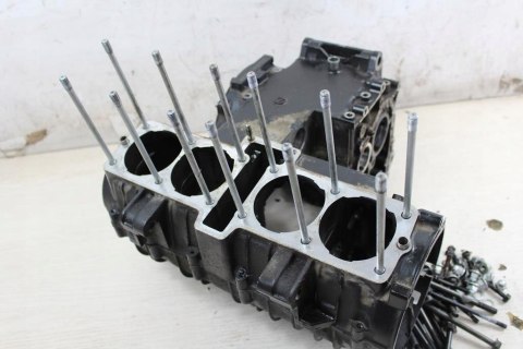 KAWASAKI GPX600 R KARTERY BLOK SILNIKA + ŚRUBY