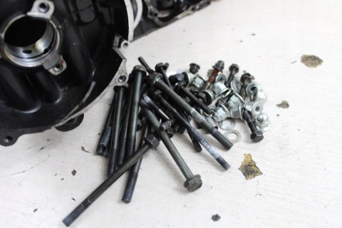 KAWASAKI GPX600 R KARTERY BLOK SILNIKA + ŚRUBY