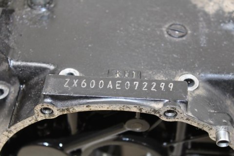 KAWASAKI GPX600 R KARTERY BLOK SILNIKA + ŚRUBY