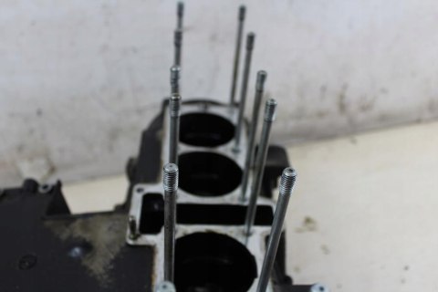 KAWASAKI GPX600 R KARTERY BLOK SILNIKA + ŚRUBY