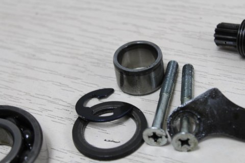KAWASAKI GPX600 R WAŁEK NAPĘDU + BENDIX
