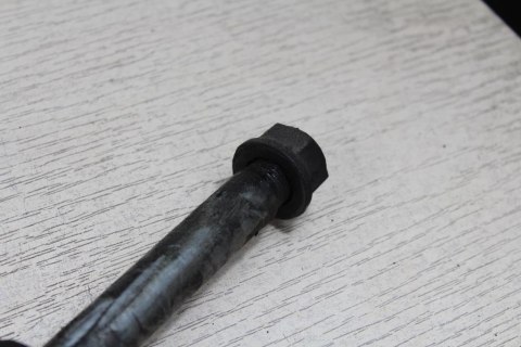 HONDA GL1500 SC22 OŚ KOŁA TYŁ OŚKA 20MM 355MM