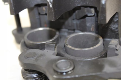 SUZUKI DL1000 V-STROM ZACISK HAMULCOWY LEWY PRZÓD