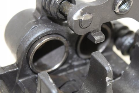 SUZUKI DL1000 V-STROM ZACISK HAMULCOWY PRAWY PRZÓD