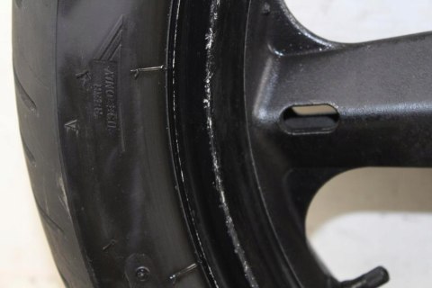 SUZUKI DL1000 V-STROM FELGA TYŁ 17 OPONA 150/70
