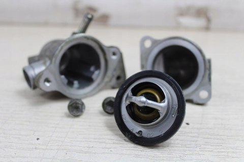 SUZUKI DL1000 V-STROM TERMOSTAT + OBUDOWA