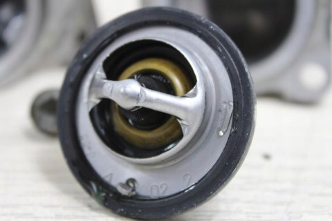 SUZUKI DL1000 V-STROM TERMOSTAT + OBUDOWA