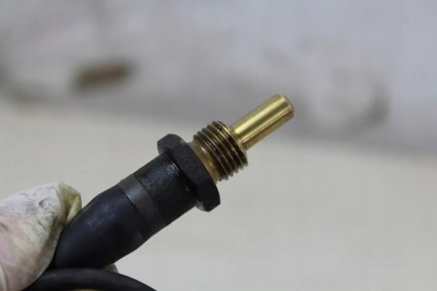 BMW R1100 GS R259 CZUJNIK TEMP OLEJU BOSCH (466)