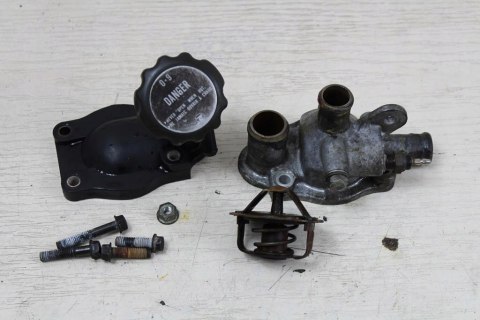 HONDA VT700 SHADOW RC19 OBUDOWA TERMOSTAT CZUJNIK