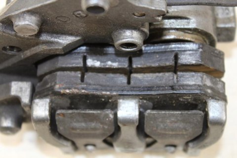 HONDA VT700 SHADOW RC19 ZACISK HAMULCOWY PRZÓD