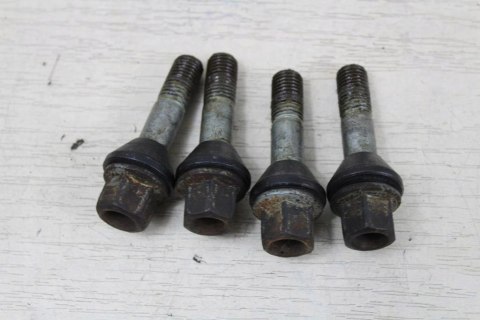 BMW R1150 RT ŚRUBY SZPILKI FELGI TYŁ