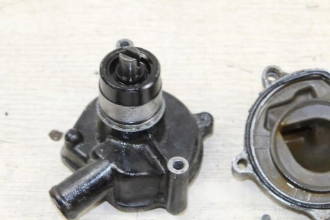 HONDA VF750 RC07 SABRE POMPA WODY